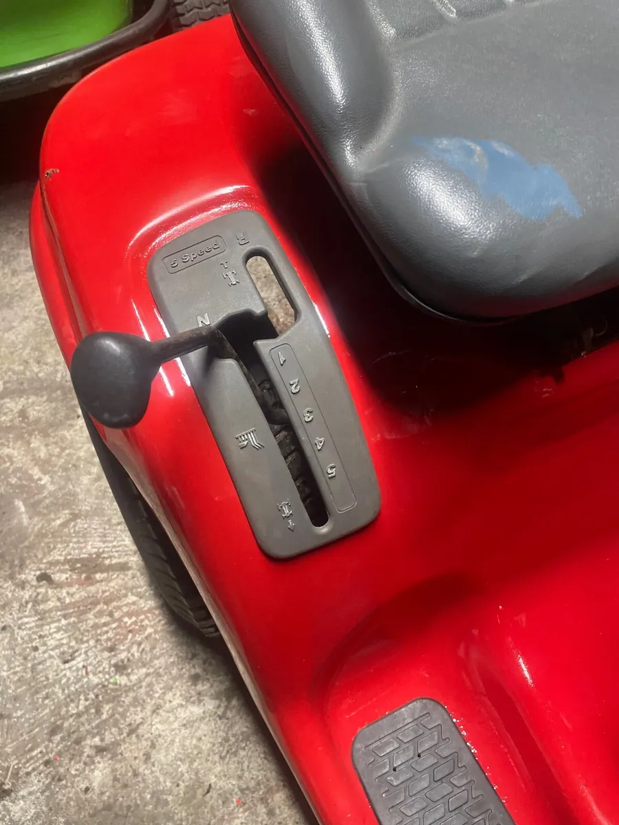 Farmers Christmas Present Tractor - Image 2