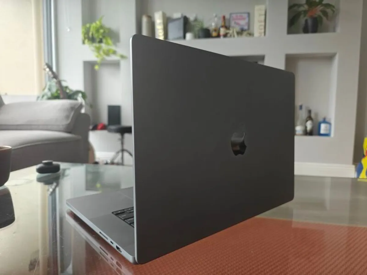 M1 Max Macbook Pro 16" 32GB RAM - Image 1