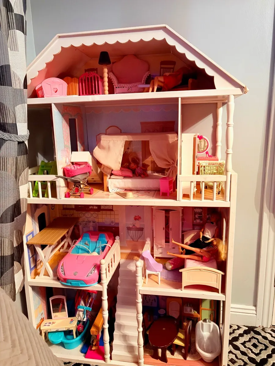Barbie house including all accessories - Image 2