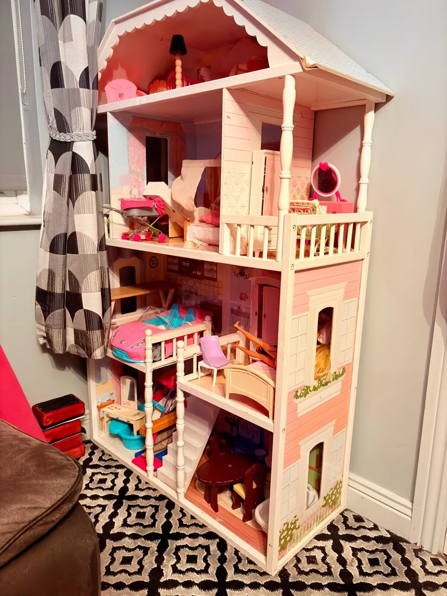Barbie house including all accessories - Image 3