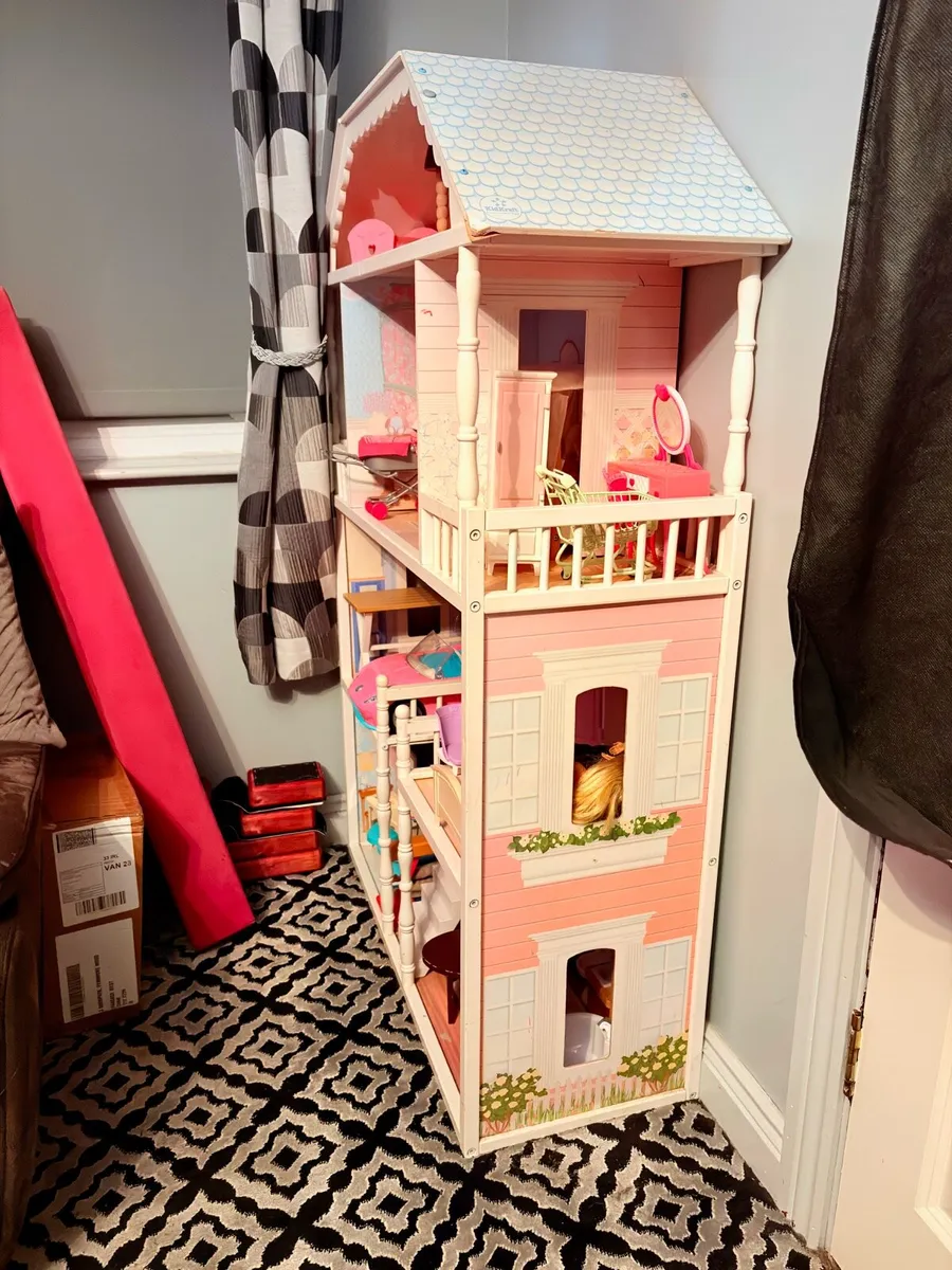Barbie house including all accessories - Image 4