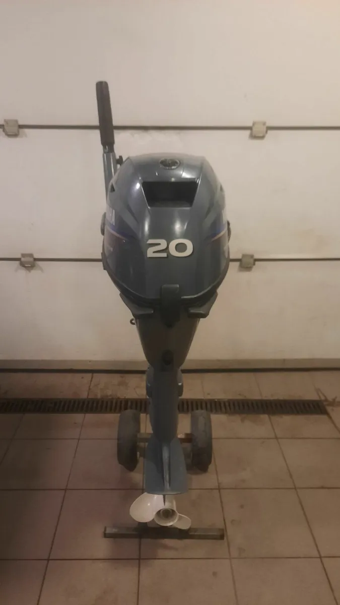 4-stroke outboard YAMAHA-20 HP - Image 1