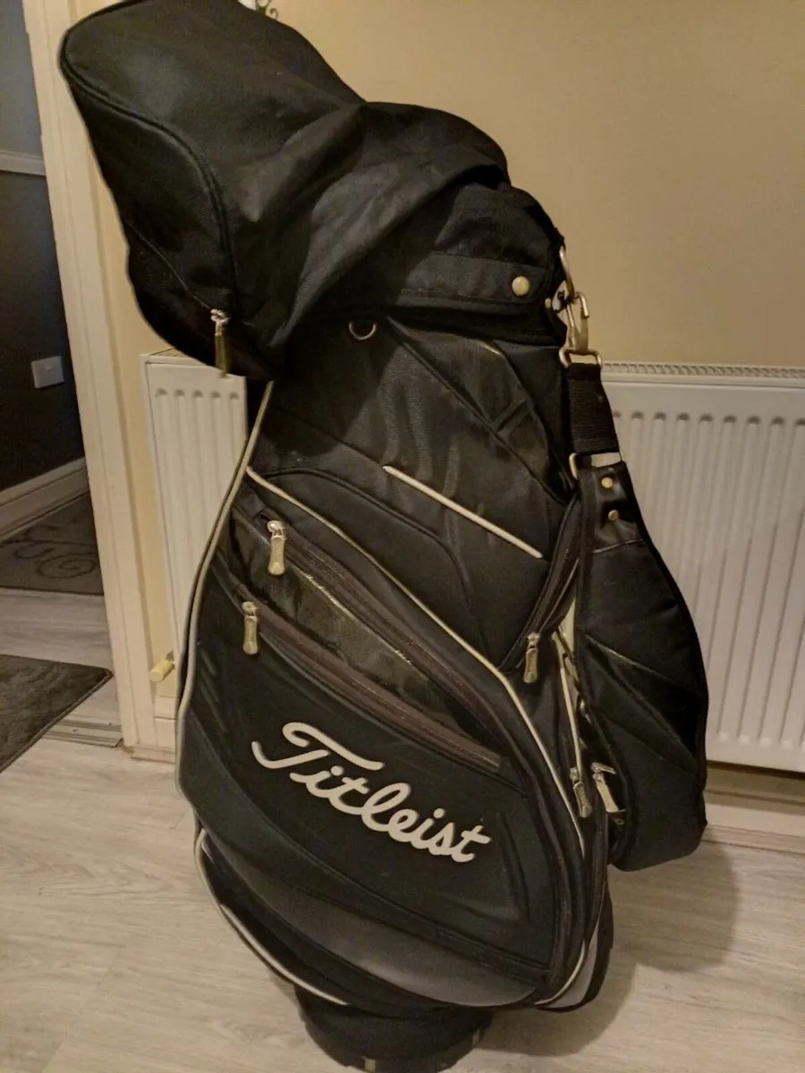 Titleist golf bag - Image 1