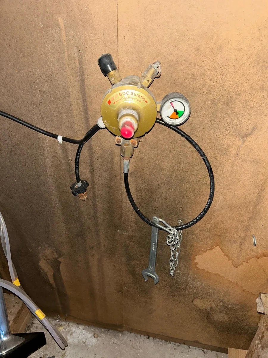 Beer cooler and tap - Image 2