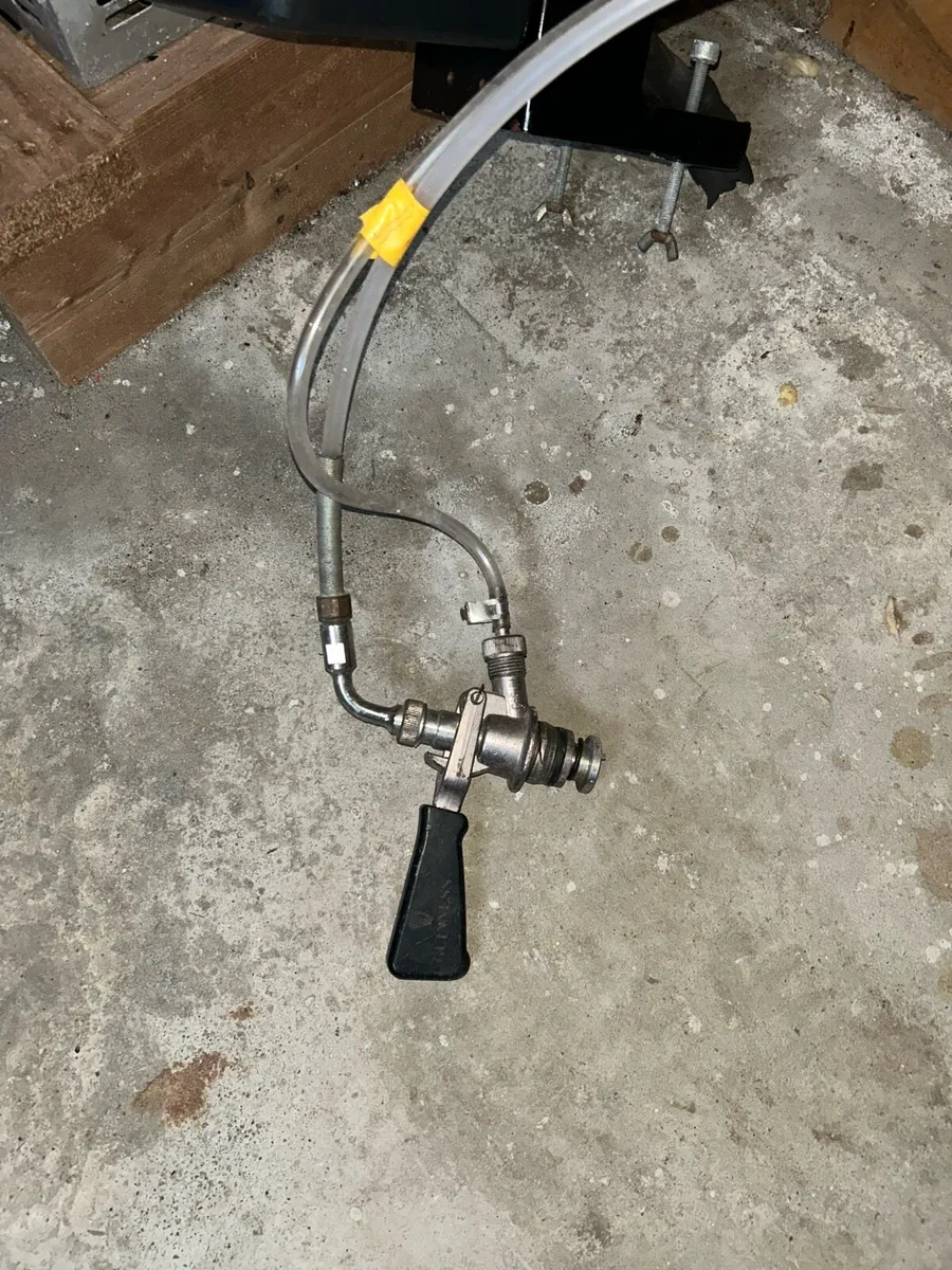 Beer cooler and tap - Image 3