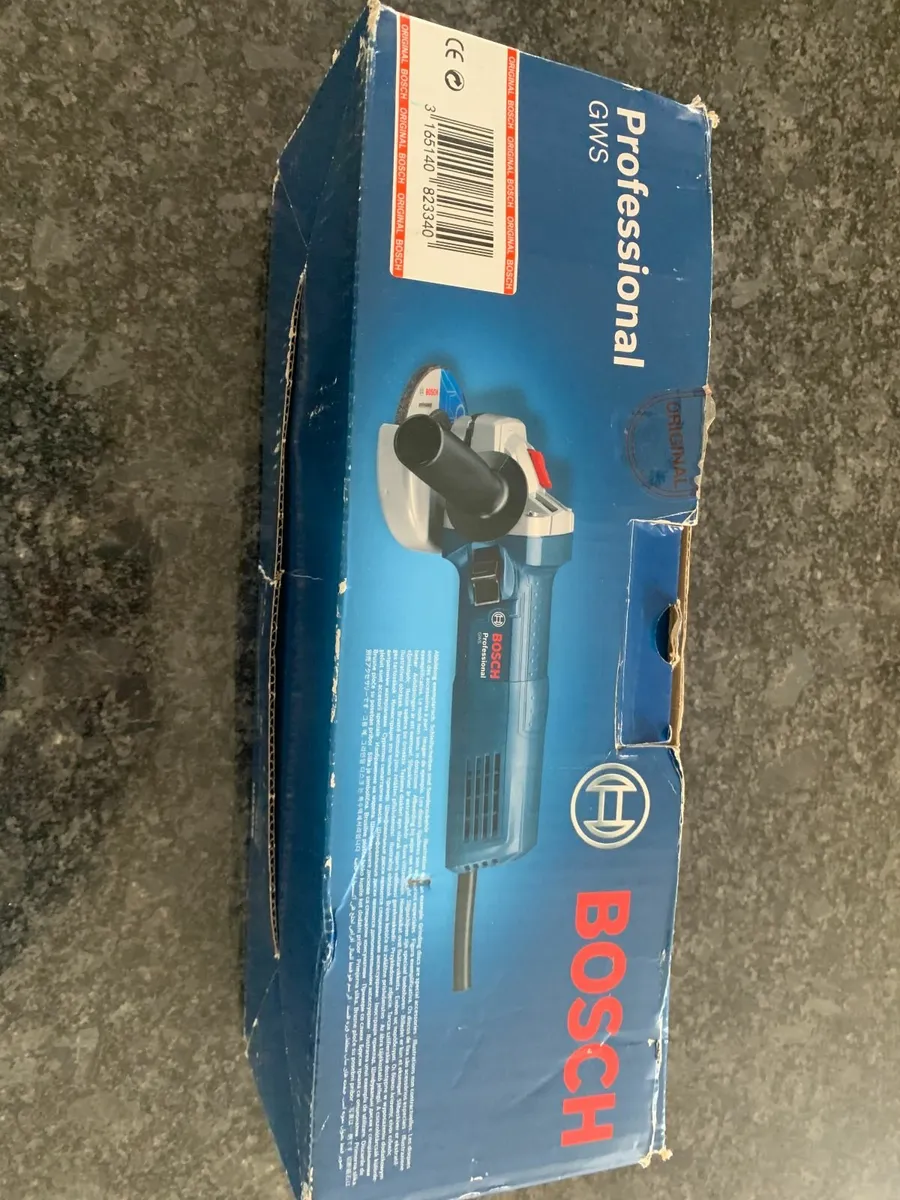 Bosch Professional 4" Angle Grinder - Image 1