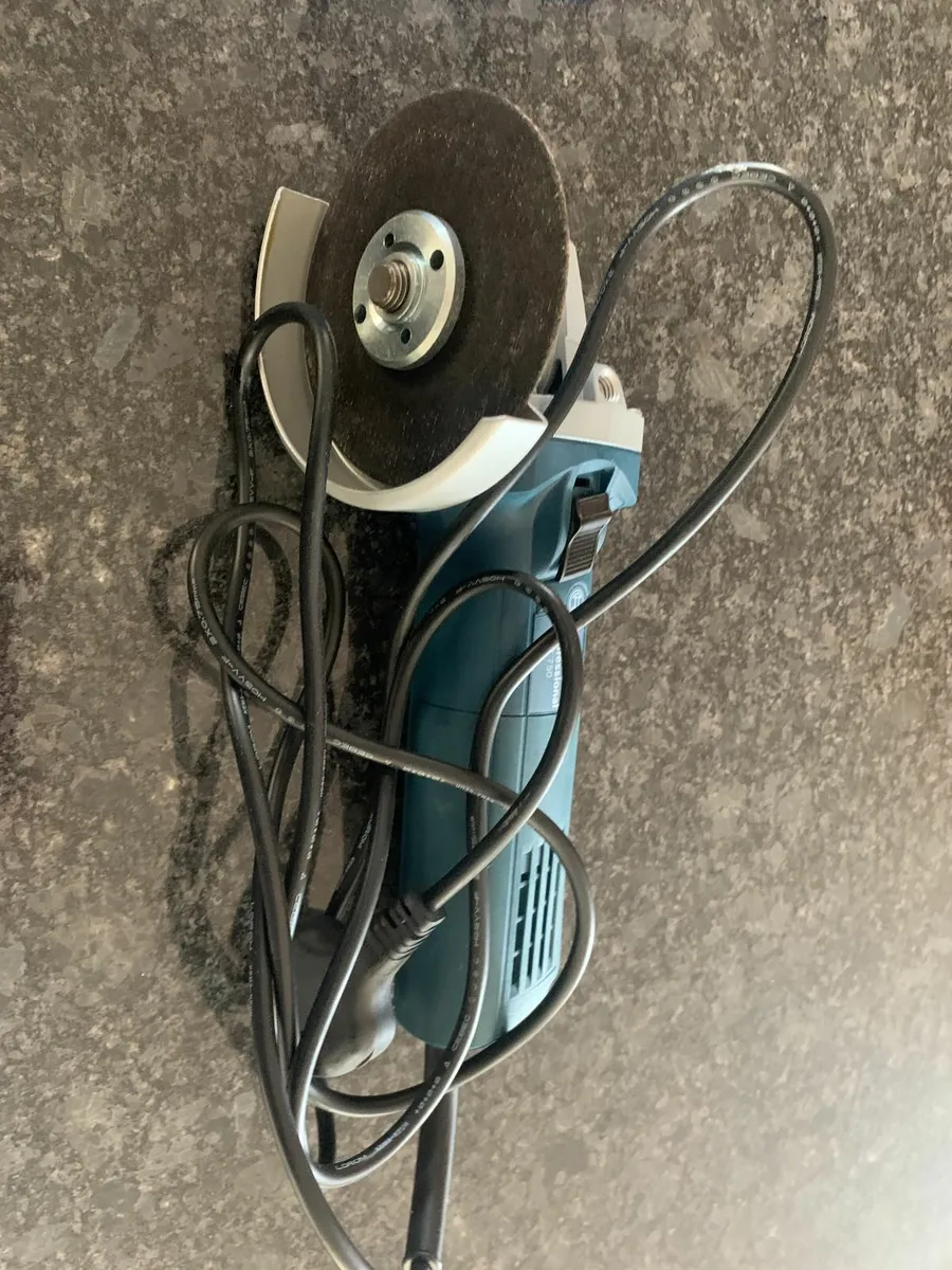 Bosch Professional 4" Angle Grinder - Image 3