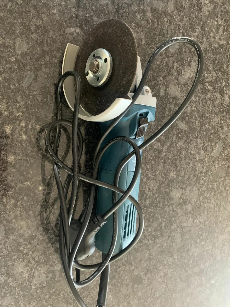 Bosch Professional 4" Angle Grinder - Image 4