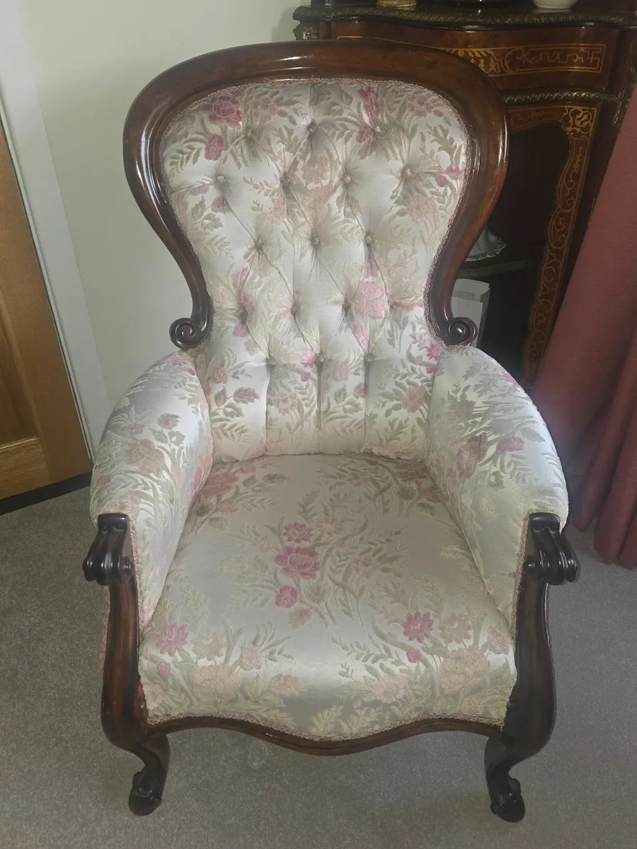 Antique chaise lounge with matching chairs - Image 2