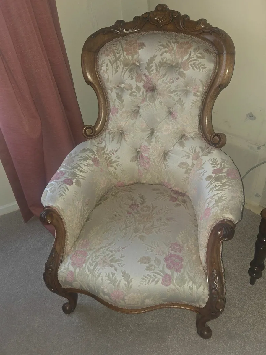 Antique chaise lounge with matching chairs - Image 3