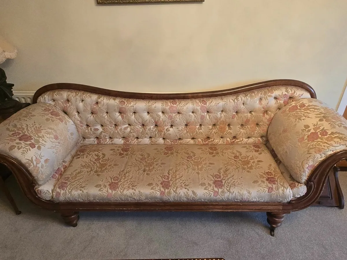 Antique chaise lounge with matching chairs - Image 4