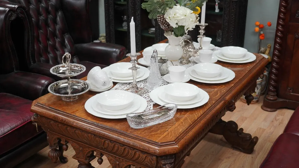 Wedgwood Bone China dinner service_Strawberry & Vi - Image 1