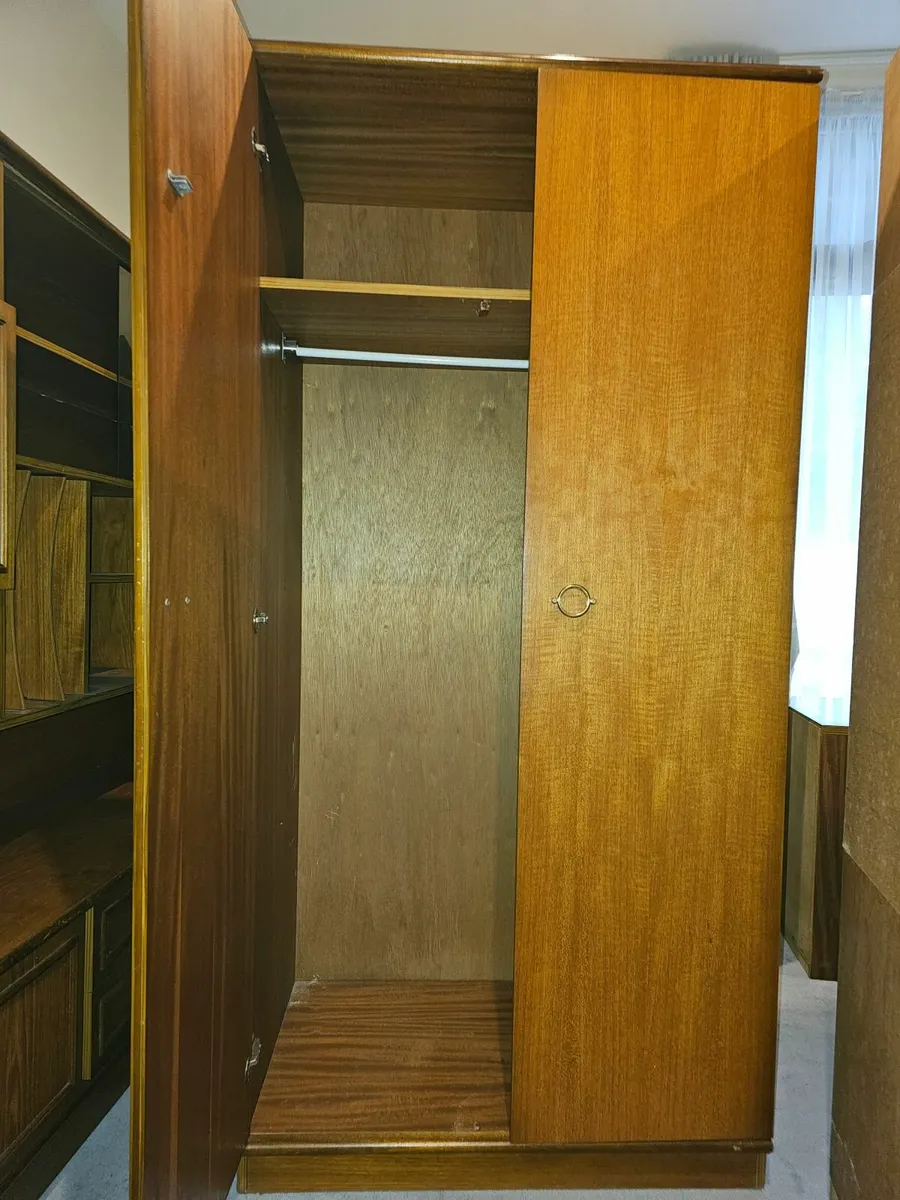 Superb Bedroom Furniture Set - Image 2