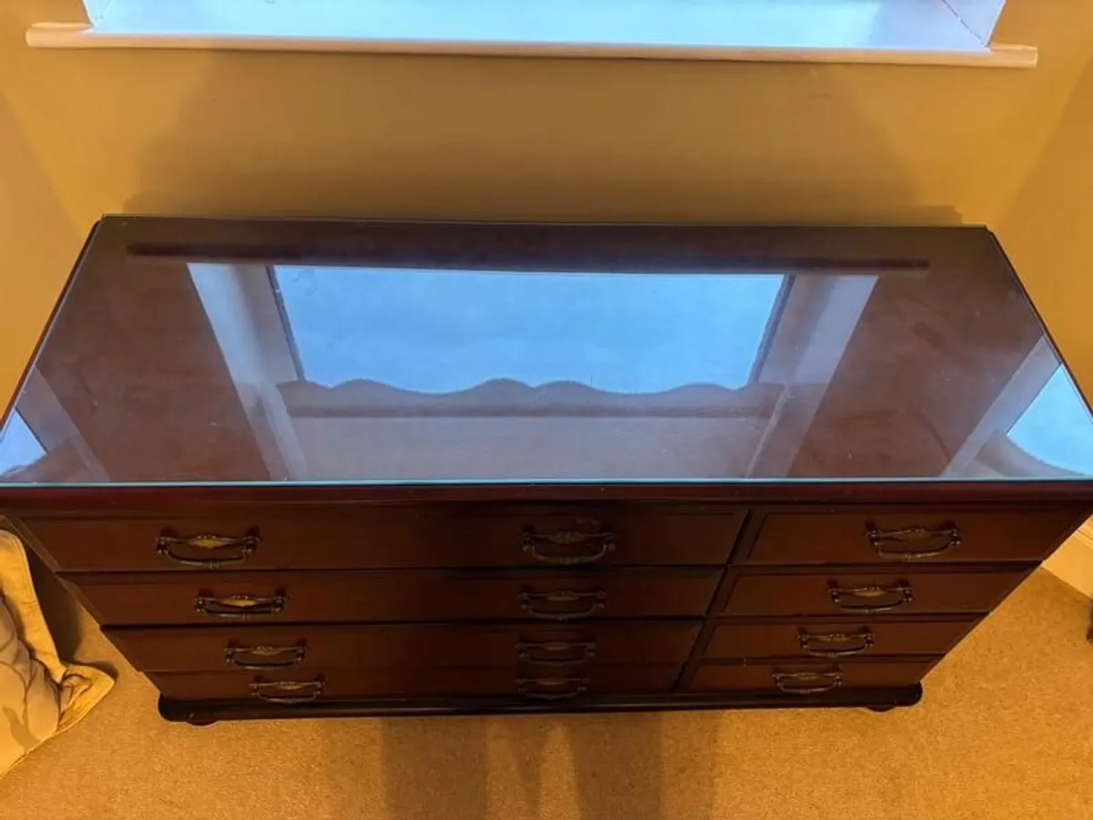 Traditional wooden chest of drawers - Image 2