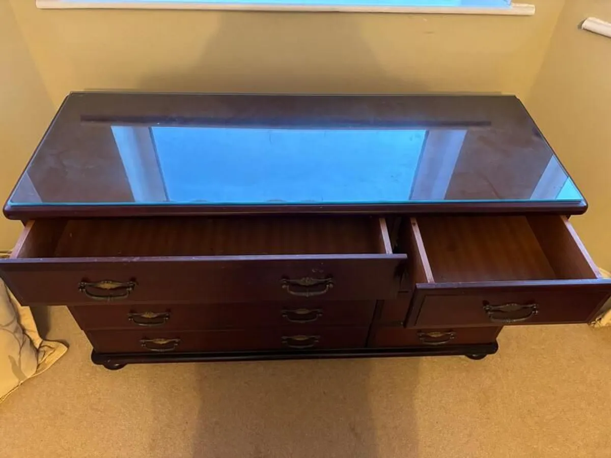 Traditional wooden chest of drawers - Image 3