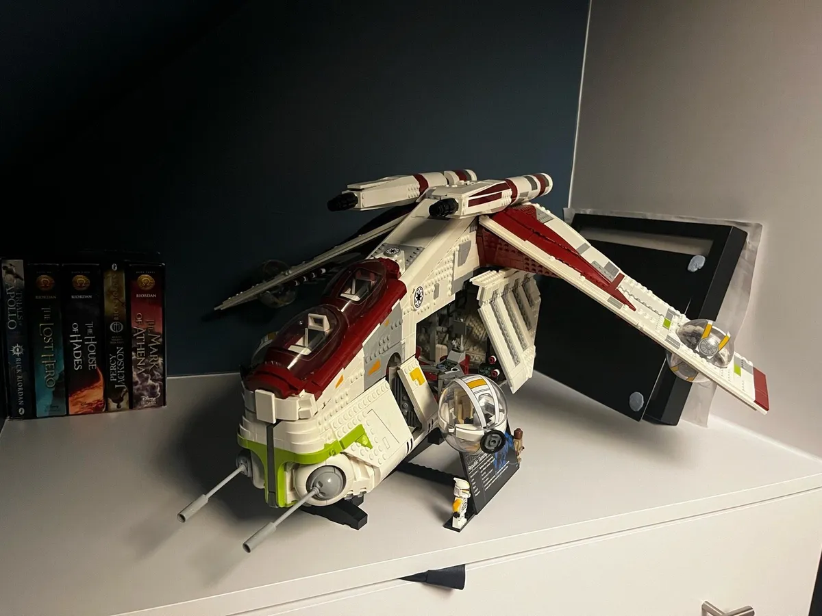 Lego Star Wars UCS Republic Gunship - Image 1