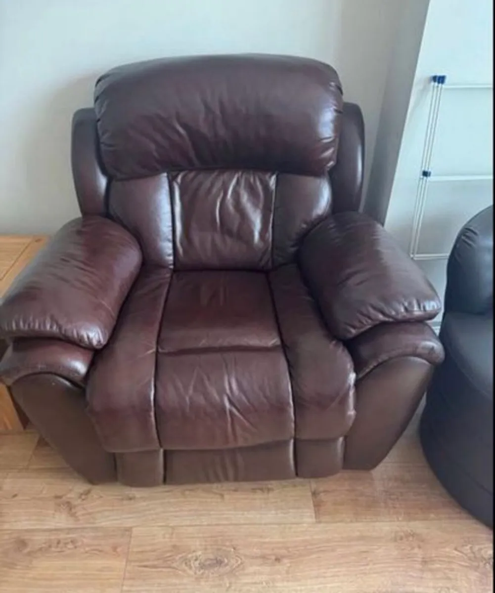 3-1-1 leather recliner sofa - Image 3