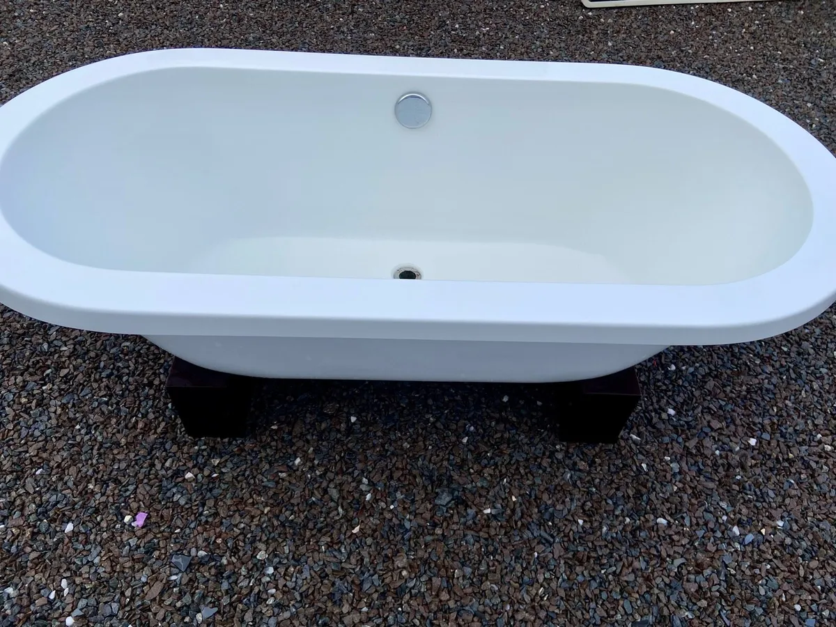 Free standing bath - Image 1