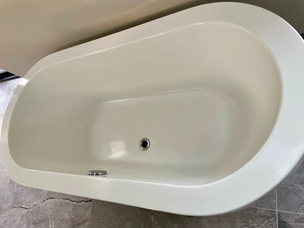 Free standing bath - Image 3