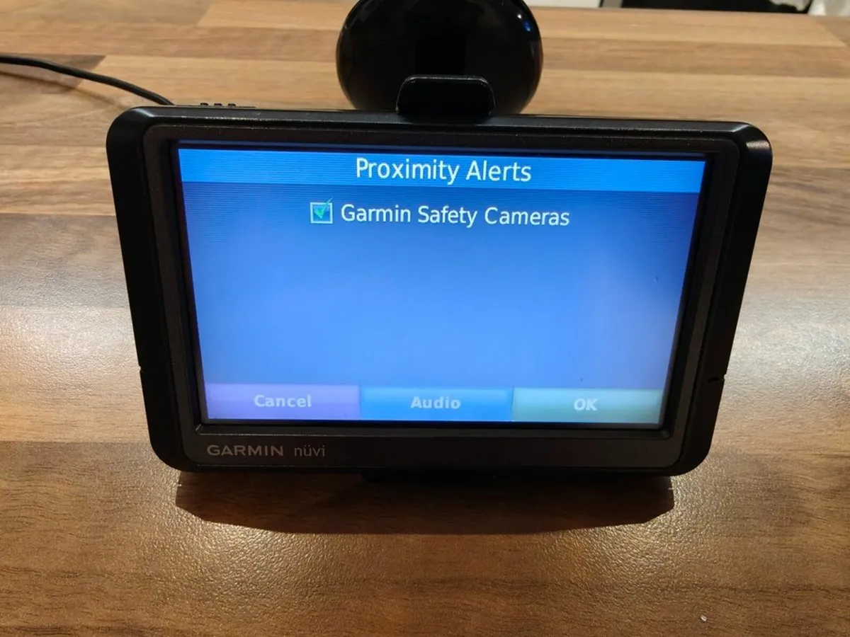 Garmin 255W sat nav - 2025 Ireland / UK map - Image 3