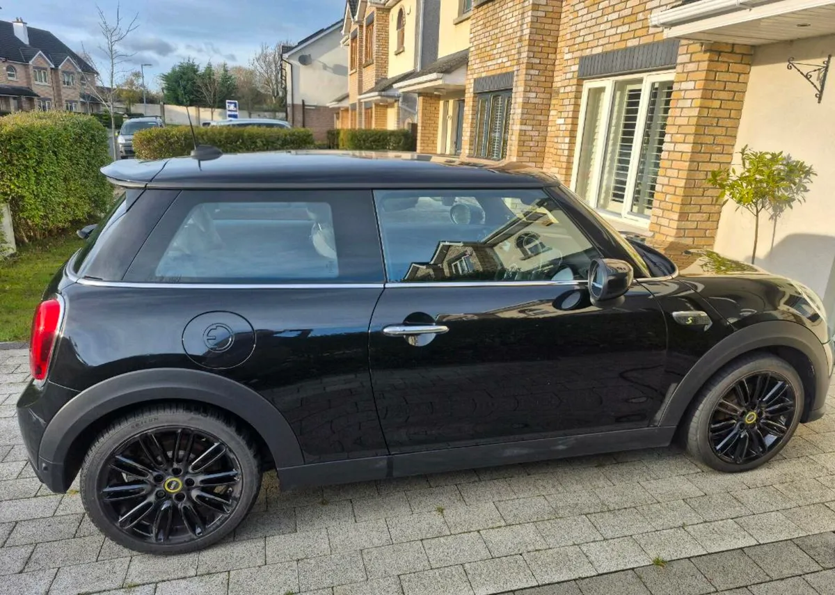 2023 Electric MINI COOPER S LEVEL 2 Black - Image 2