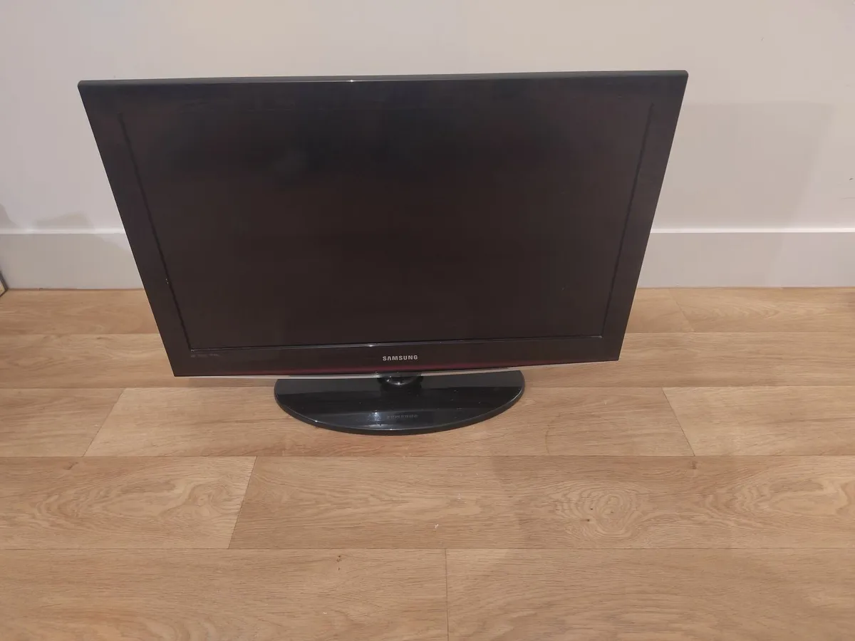 Samsung model LE32C450E1W - Image 3