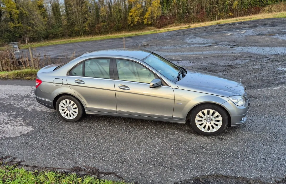 Mercedes-Benz C-Class 2010 Nct: 08/26 - Image 2