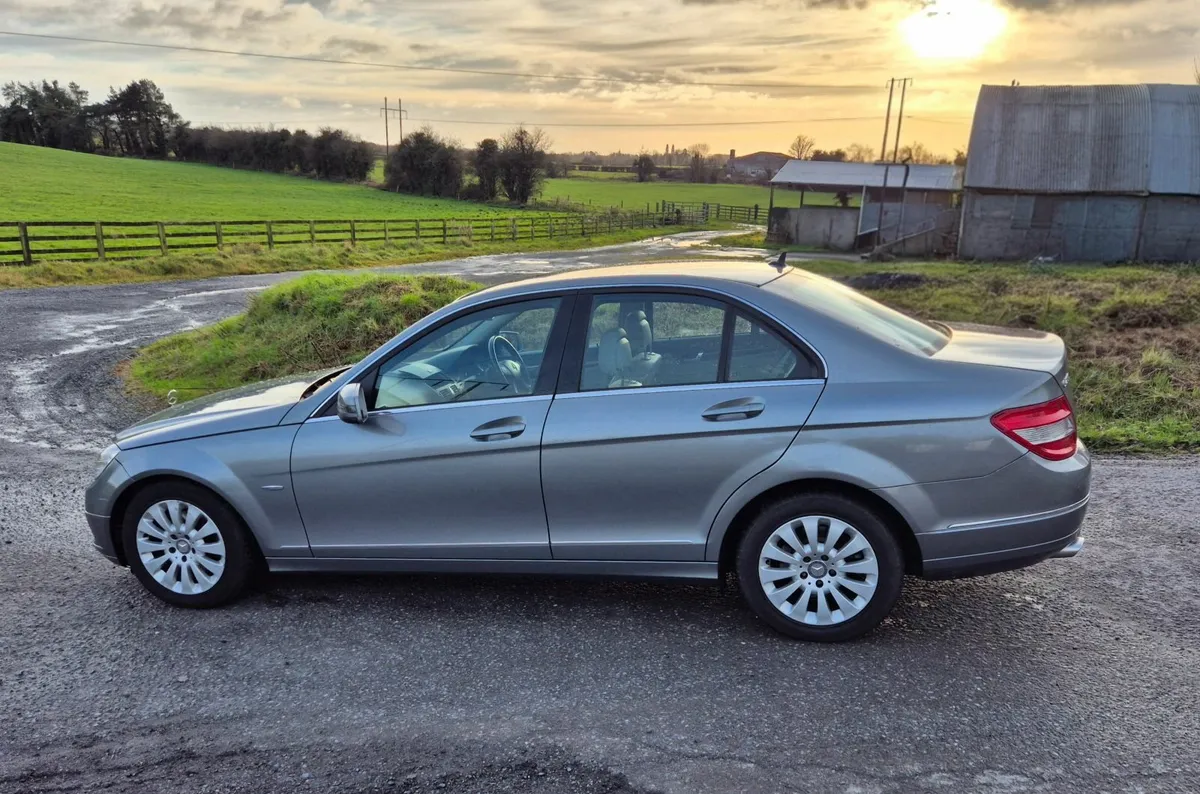 Mercedes-Benz C-Class 2010 Nct: 08/26 - Image 4
