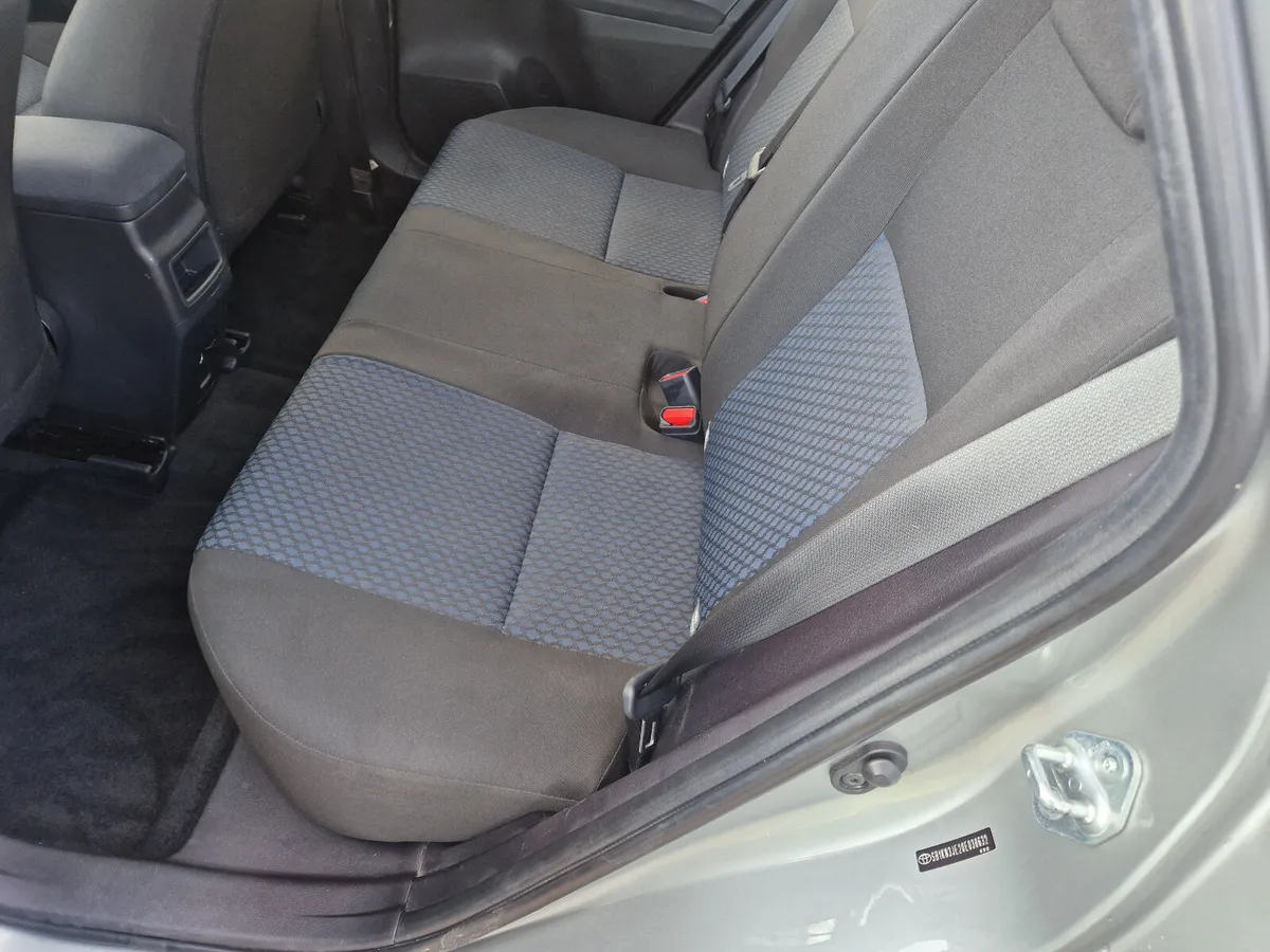 Toyota Auris 2014 - Image 4