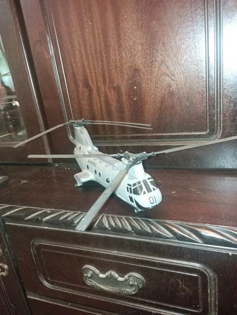 NEW  RAY SKY PLOT  BOEING CH -46  SEE KNIGHT - Image 3