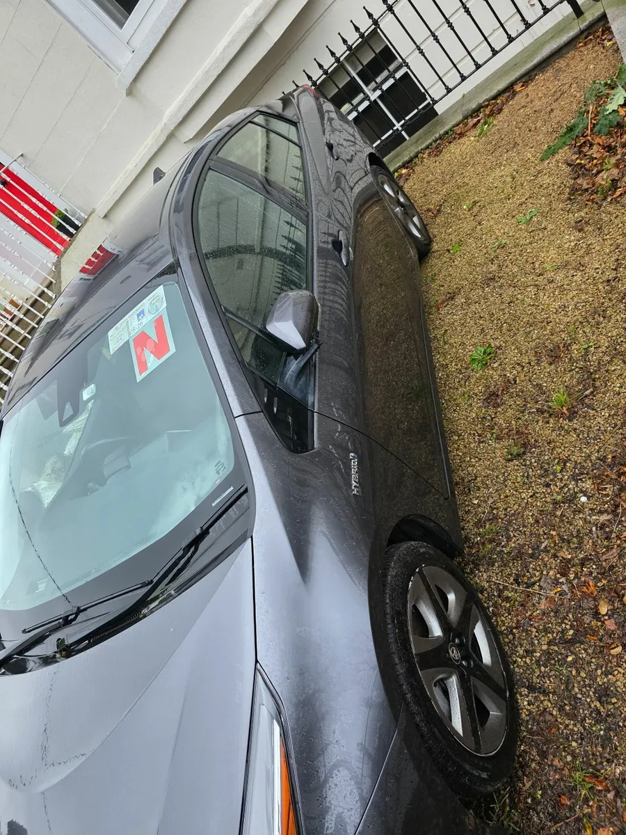Toyota Prius Hybrid 2020 - Image 3