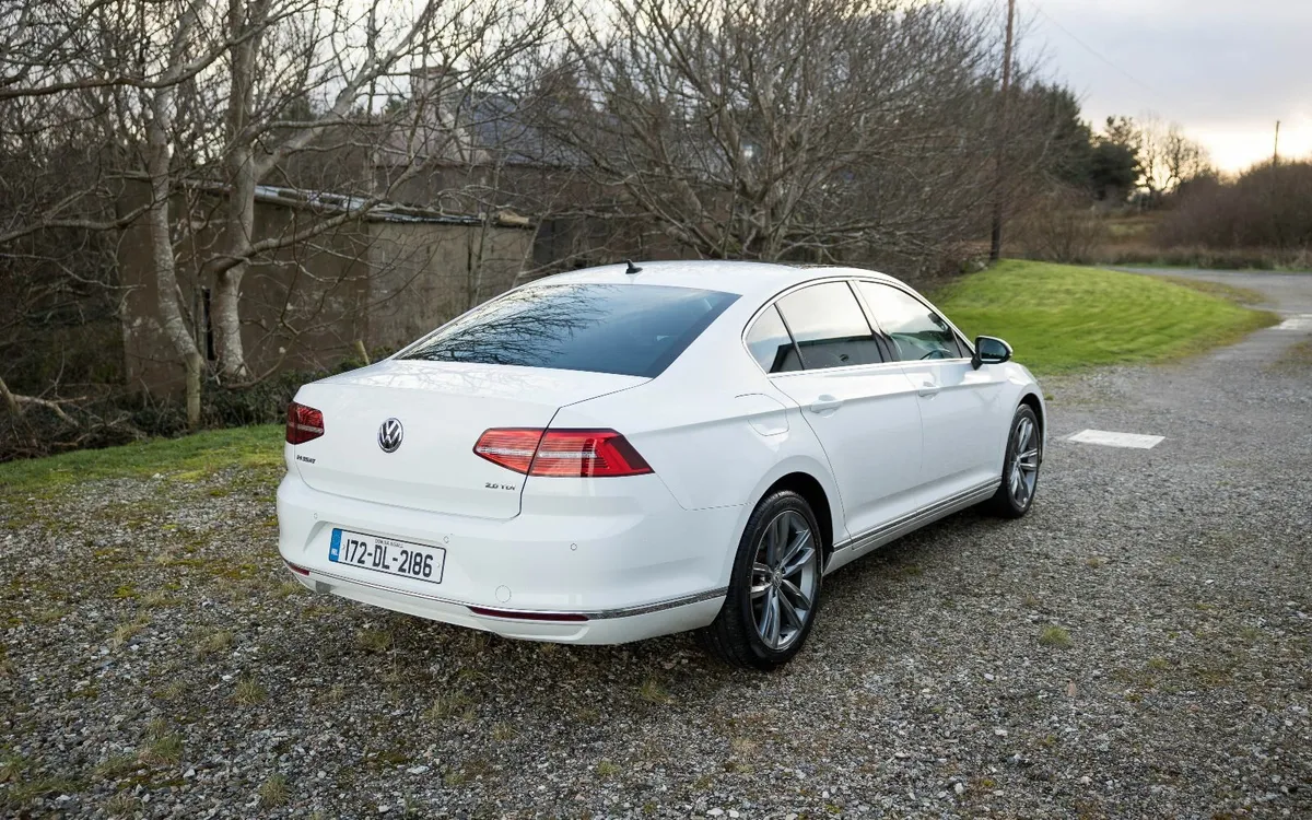 Volkswagen Passat 2017 GT 2.0 - Image 4