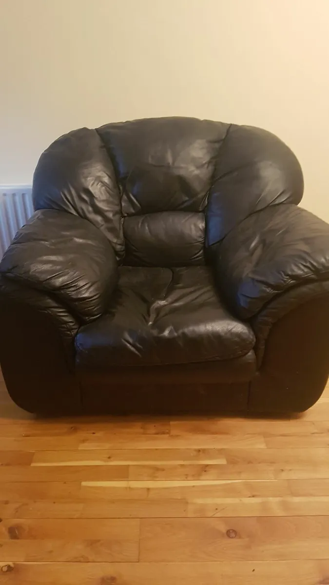 Black Leather Single Seater Armchair - Image 2