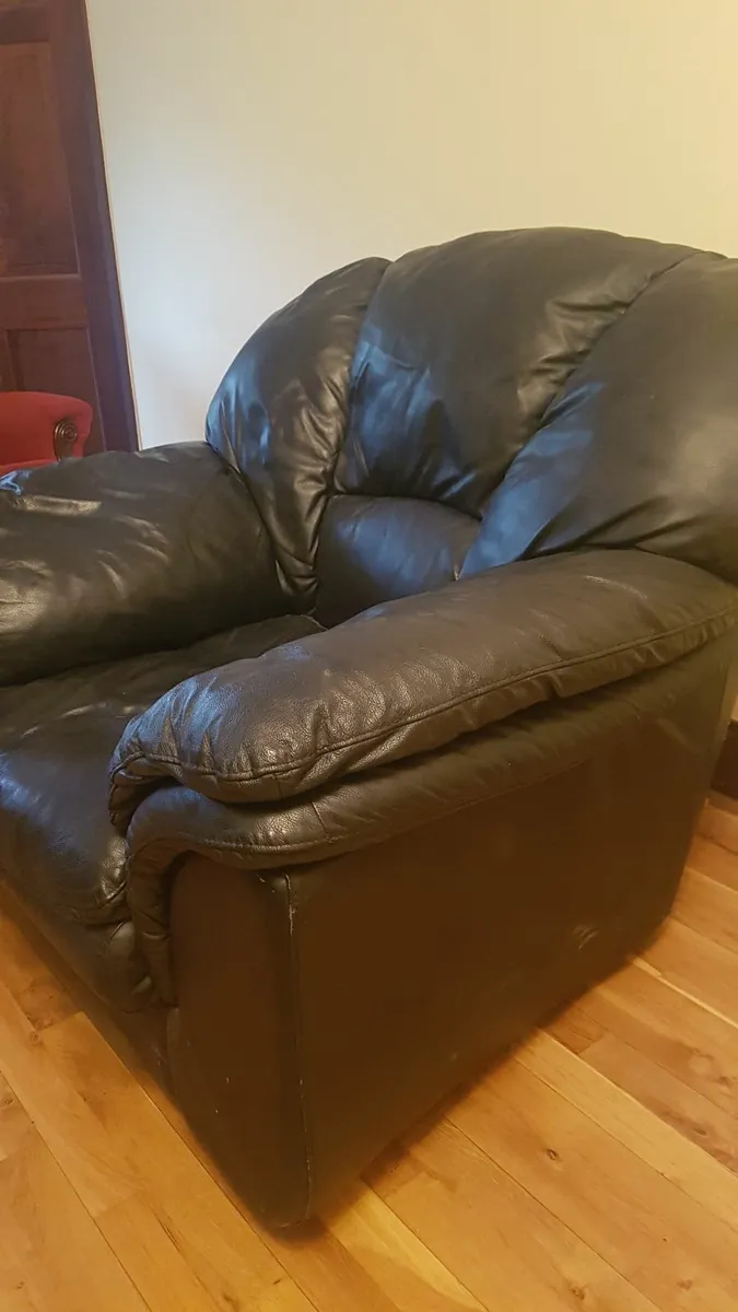 Black Leather Single Seater Armchair - Image 3
