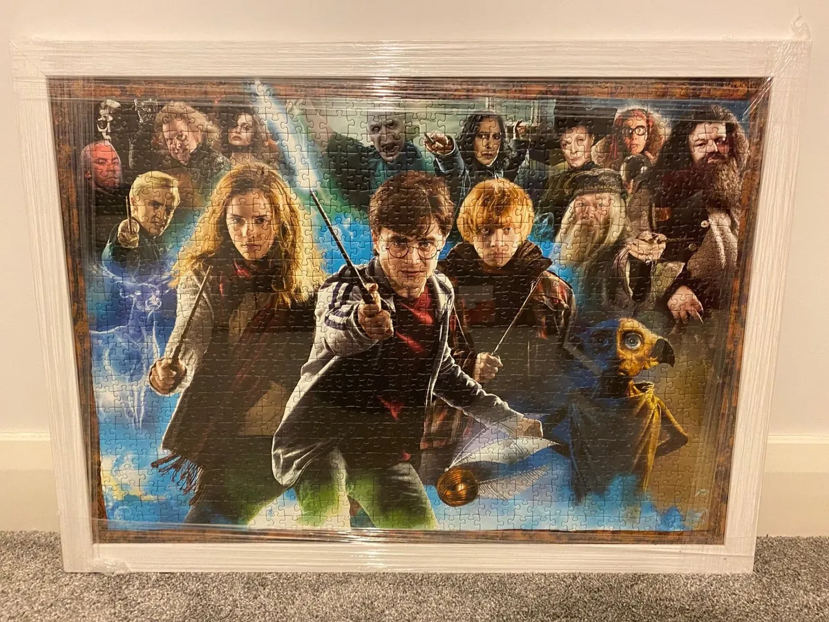 Framed 1000 piece jigsaw of Harry Potter and crew - Image 1