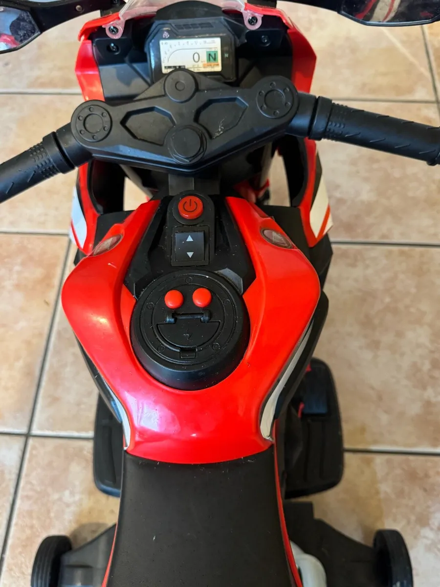 ***Kids motor bike cbr 1000rr battery*** - Image 2