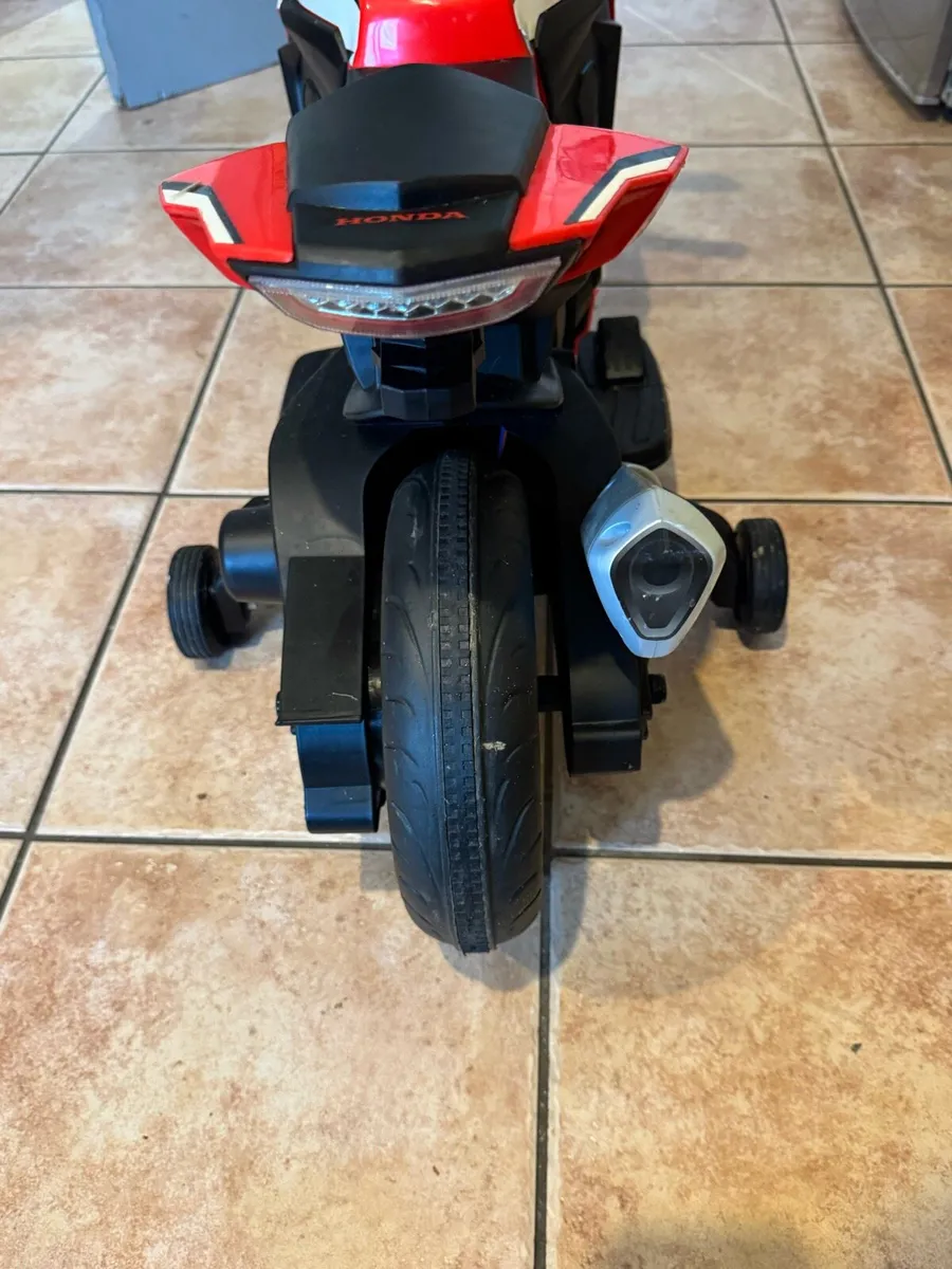 ***Kids motor bike cbr 1000rr battery*** - Image 3