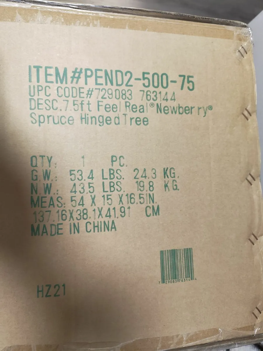 7.5ft Feel Real Newberry Christmas Tree - Image 2