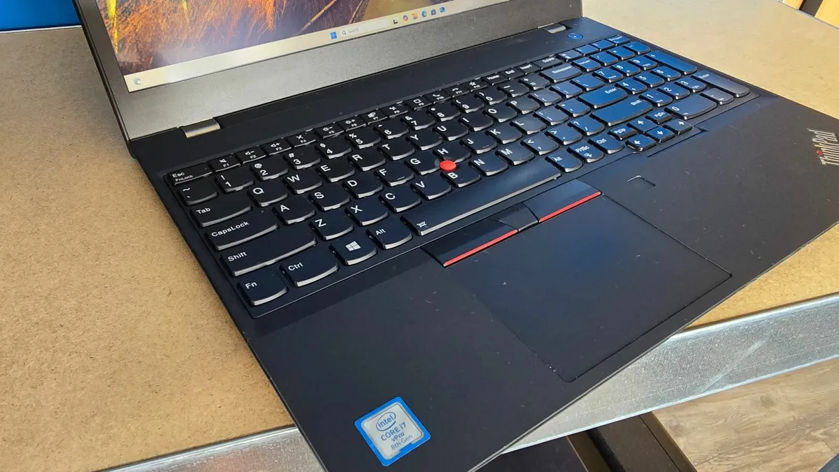 Lenovo T590 - i7, Touchscreen, 16GB RAM, 256GB SSD - Image 3
