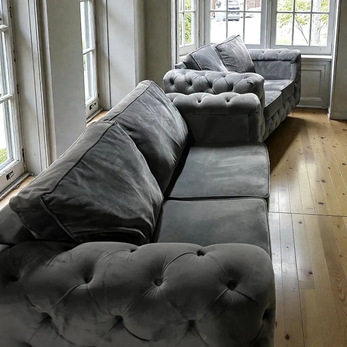 Grey 3+2 chesterfield sofa set - Image 2