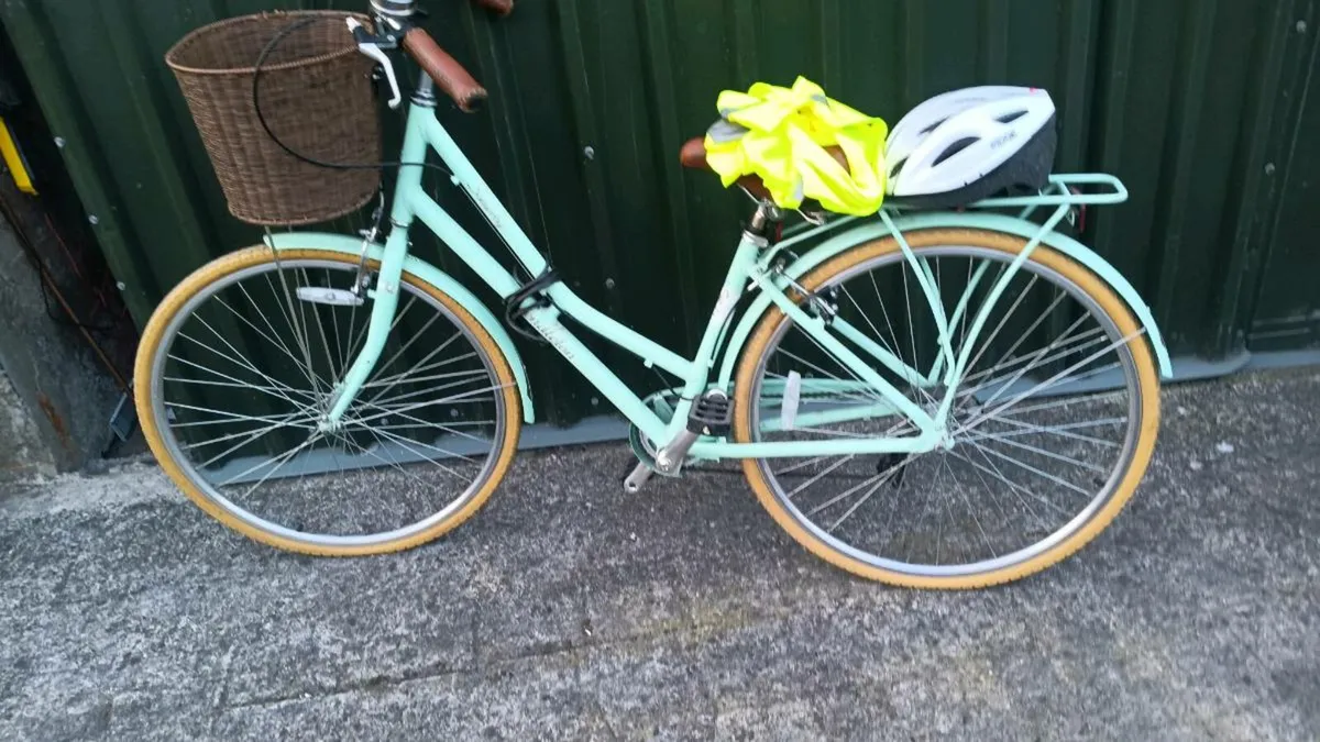 Bickley like new - Image 1