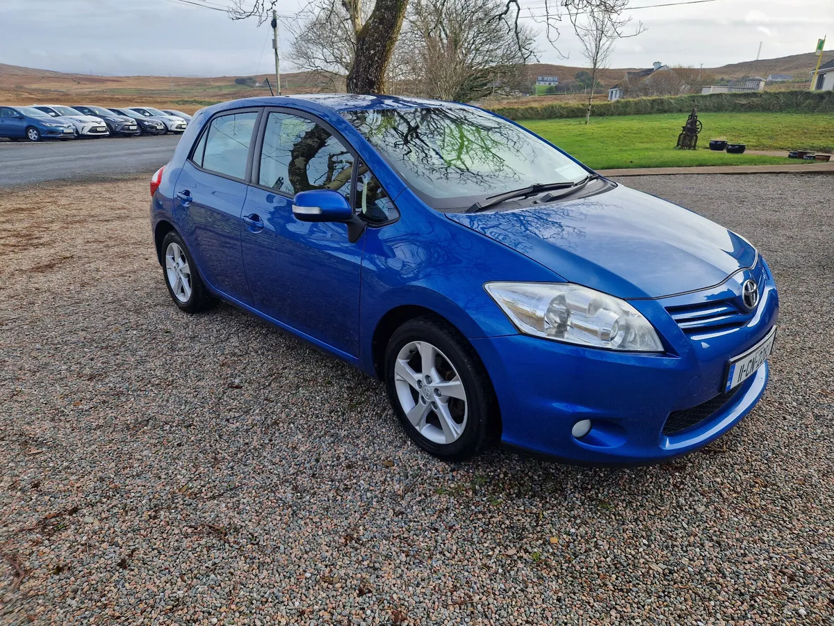 Toyota Auris 2011 - Image 2