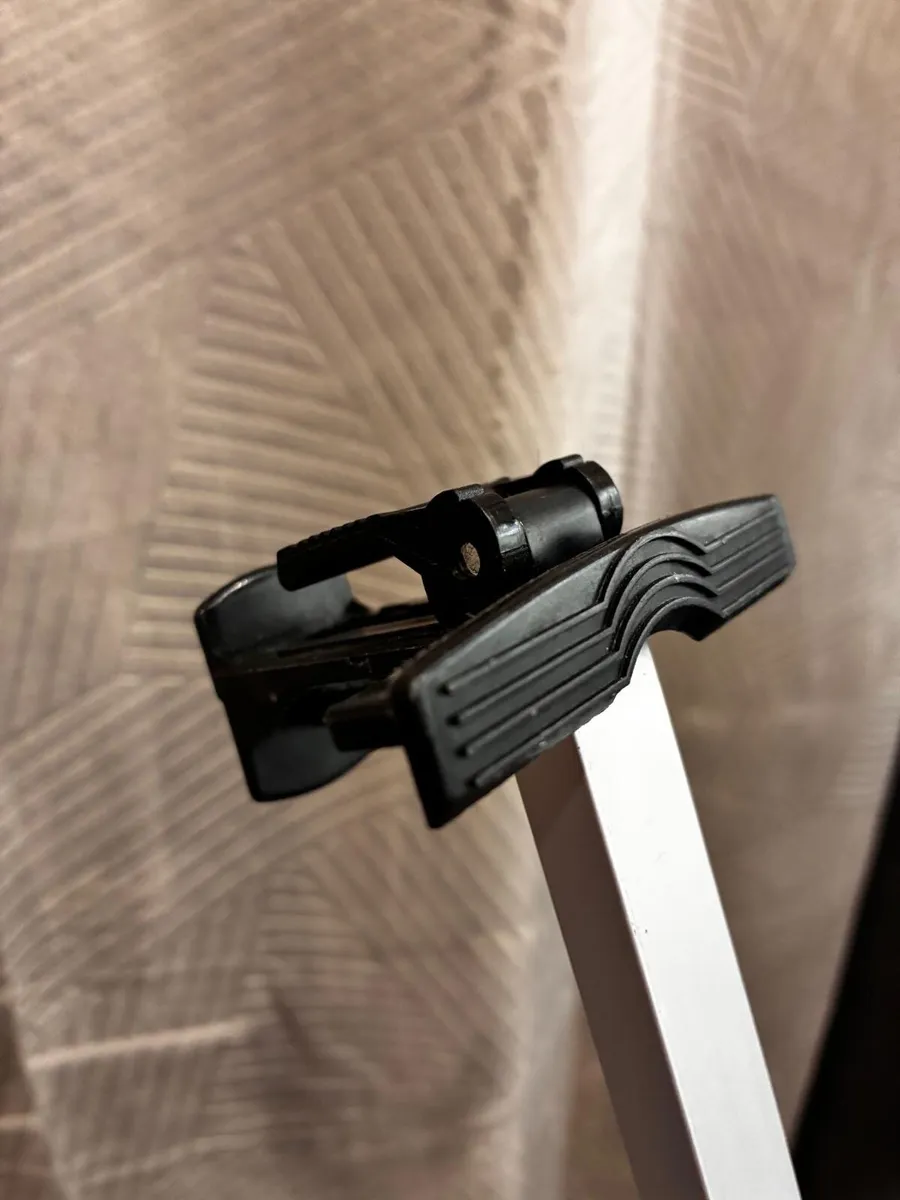 Easel adjustable for table or full size. - Image 2