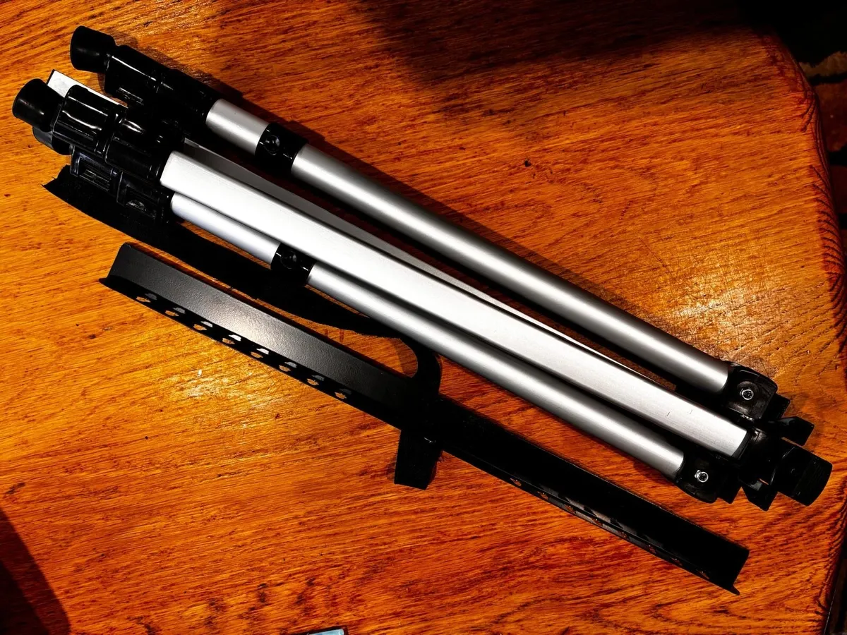 Easel adjustable for table or full size. - Image 3