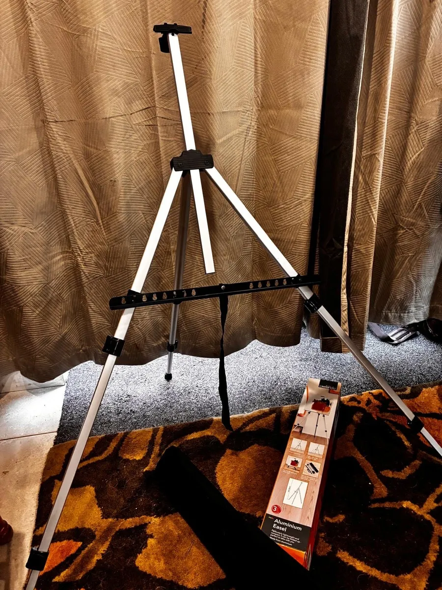 Easel adjustable for table or full size. - Image 4