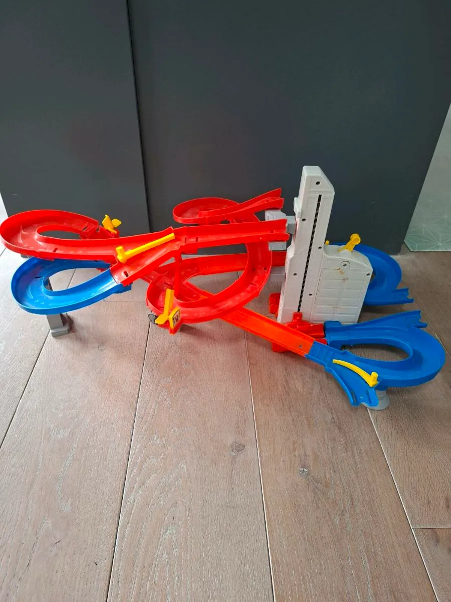 Hot Wheels Track - Image 1