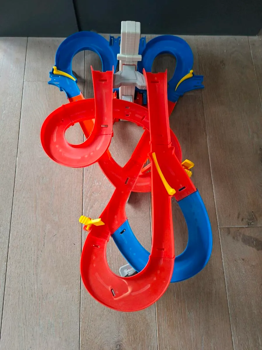 Hot Wheels Track - Image 2