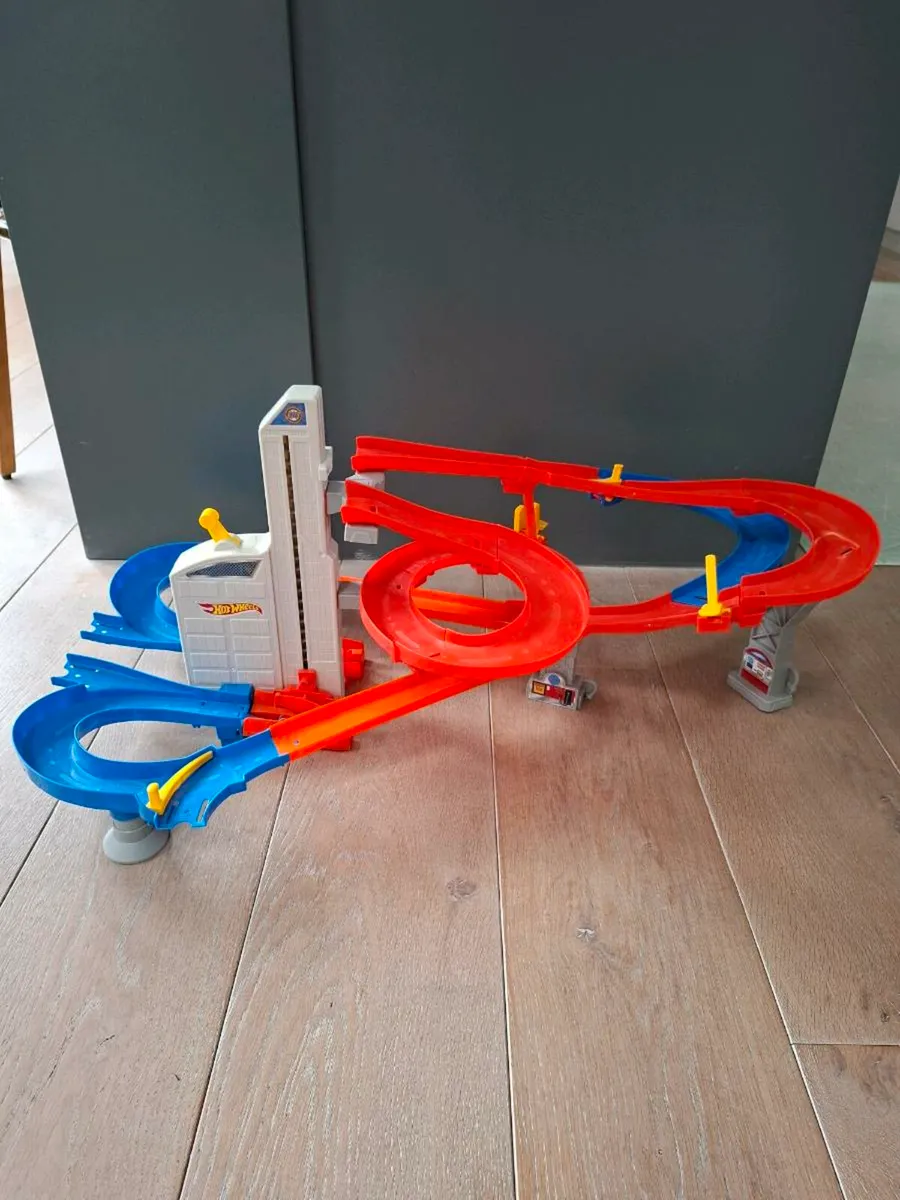 Hot Wheels Track - Image 3
