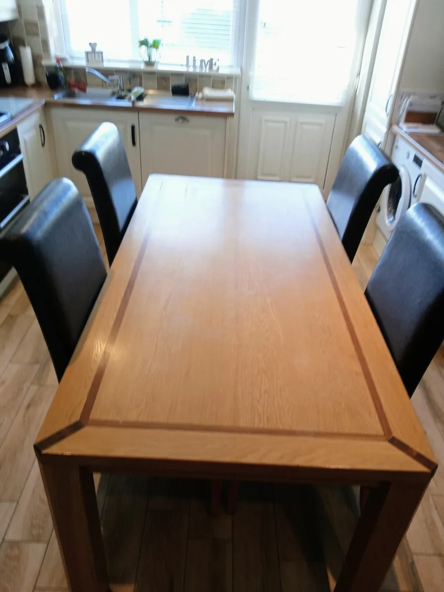 Kitchen table and chairs - Image 1