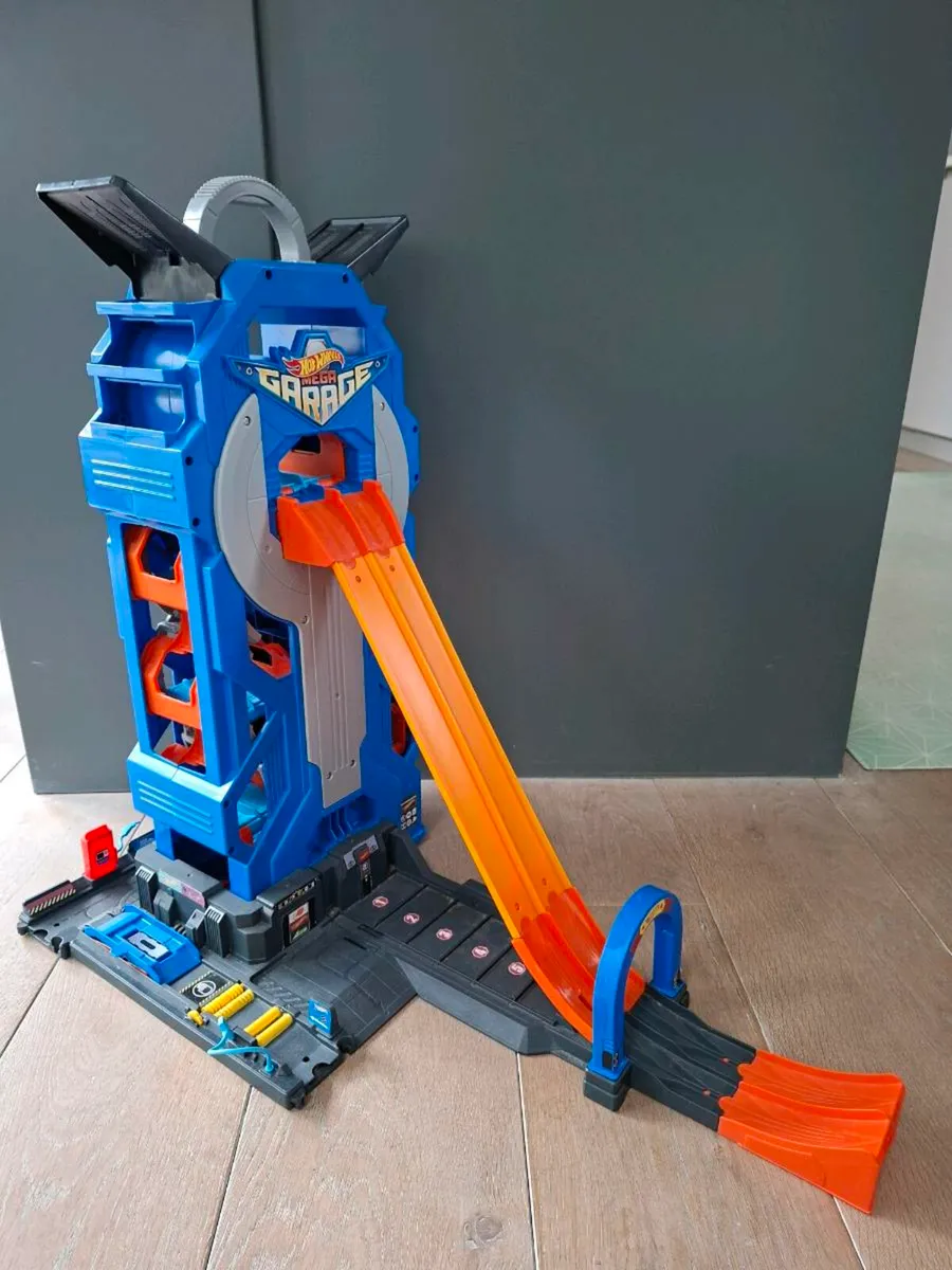 Hot Wheels Mega Garage - Image 2